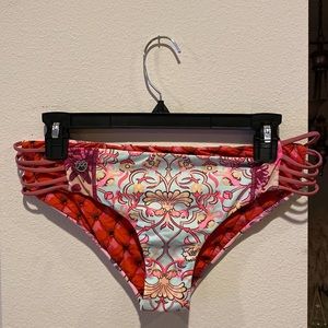 Maaji Cheeky bikini Bottoms size Large